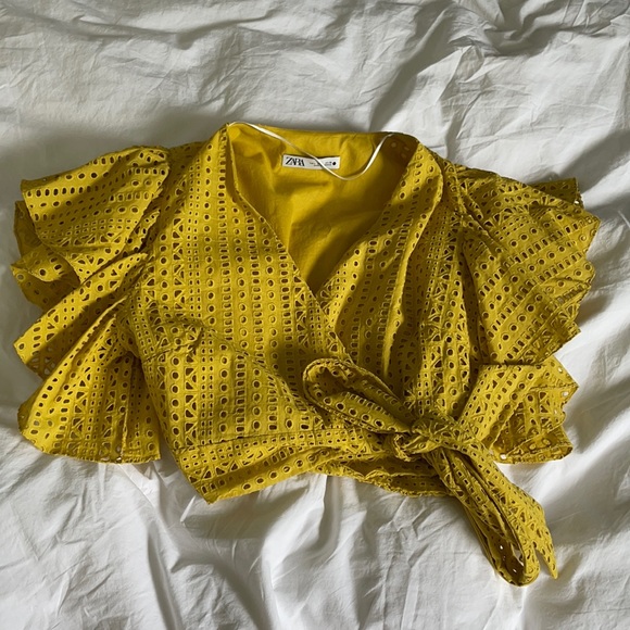 Zara Yellow eyelet wrap top - Picture 3 of 4